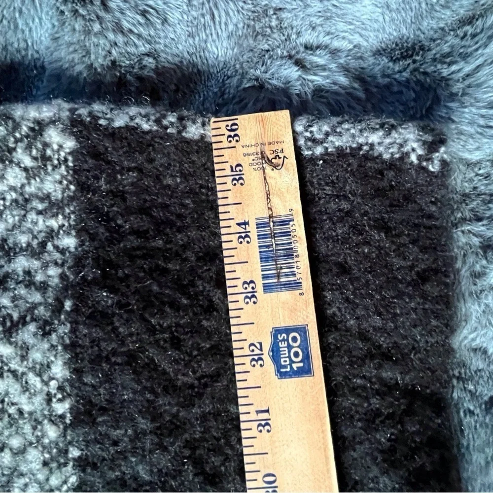 Large scarf gray white
